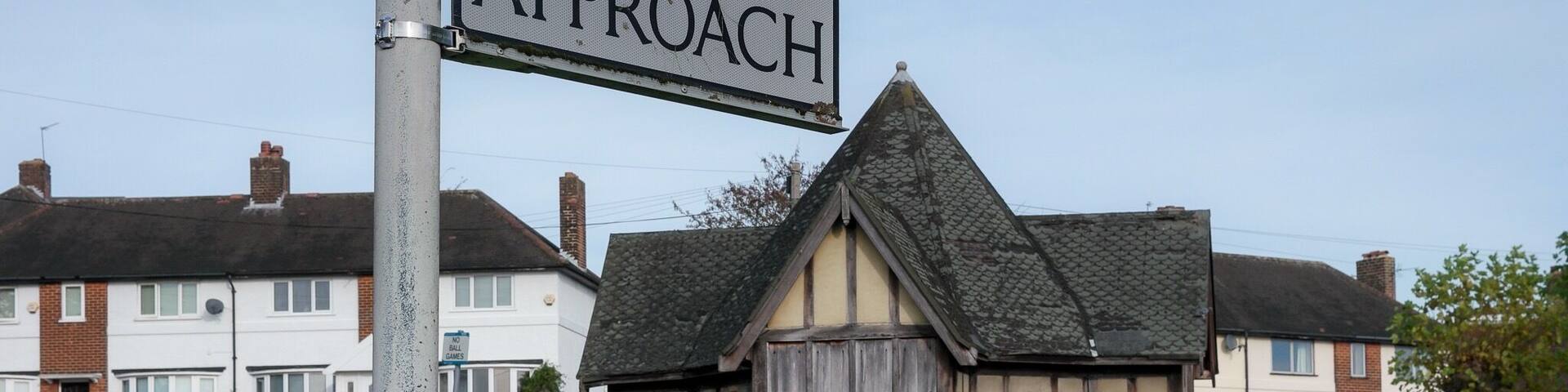 Barnet physic well is a natural mineral spring containing iron salts. The waters were said to provoke urination which was thought to be of benefit to the humours. Pepys records a visit to the well in 1664 and was impressed enough to return three years later. The current building dates from 1937 and access is restricted.
Grade II listed.
Nearest station: High Barnet.