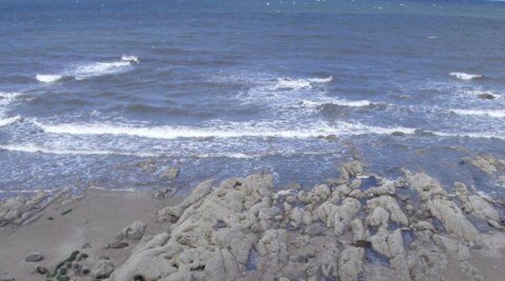 Shoreline at Joppa Looking north across the Firth of Forth towards Fife.