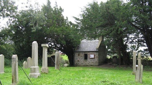 The Watch House, Old Pentland Kirkyard. Where watch was kept to prevent grave robbing by the 'anatomists' - see 968090 for a bit more information.