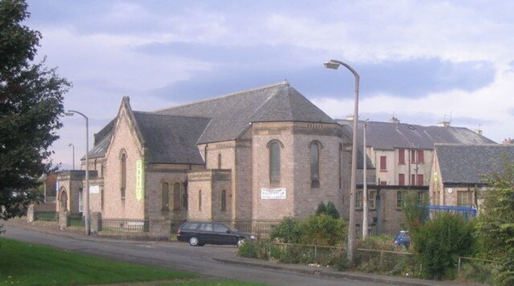 Richmond Craigmillar Food Cooperative In the middle of an area of Niddrie being redeveloped, with boarded-up houses behind awaiting demolition.