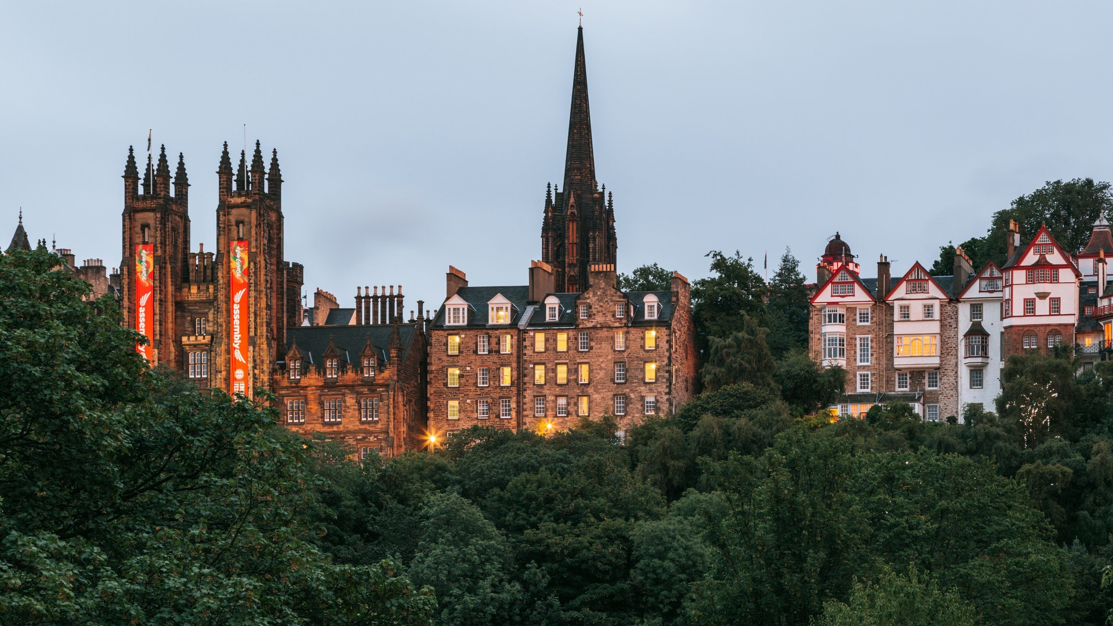 Old Town Edinburgh which includes landscape views and heritage architecture