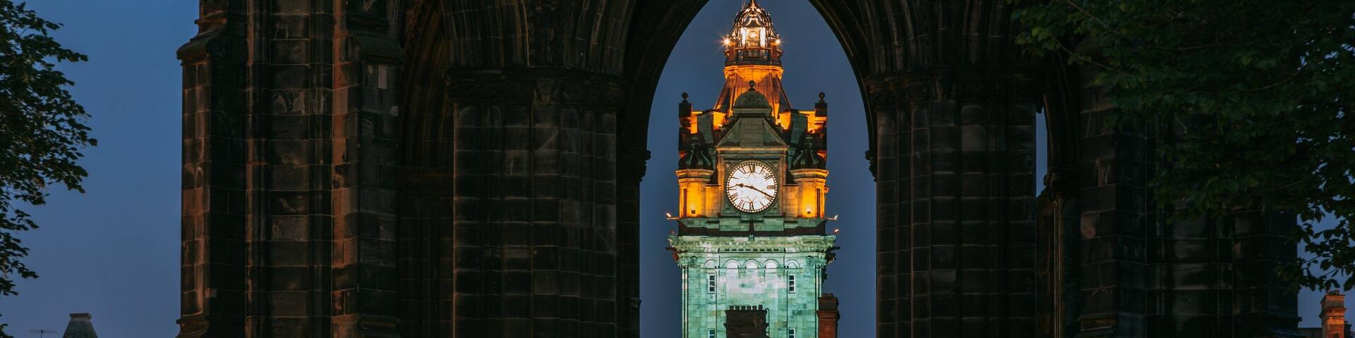 New Town showing heritage architecture and night scenes