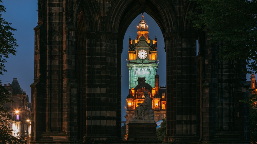 New Town showing heritage architecture and night scenes