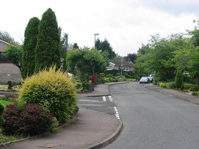 Curriehill. Behind the ribbon development along the Lanark Road are several squares worth of housing estates. This is one of the more recent, to the west of Currie. There are a lot of flowering cherries here, and the street names reflect this.