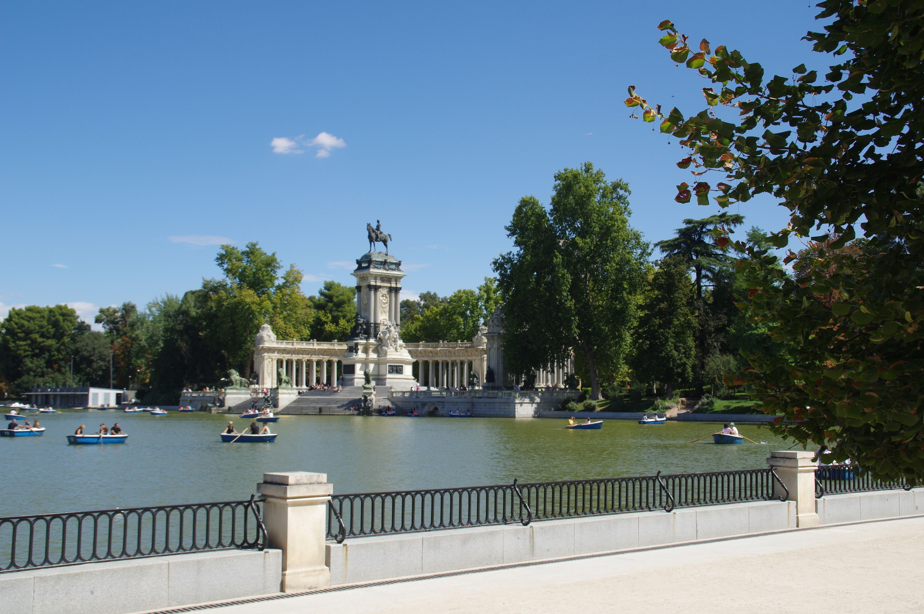 MADRID PARQUE de MADRID ESTANQUE PANORAMA VIEW Ð 6K