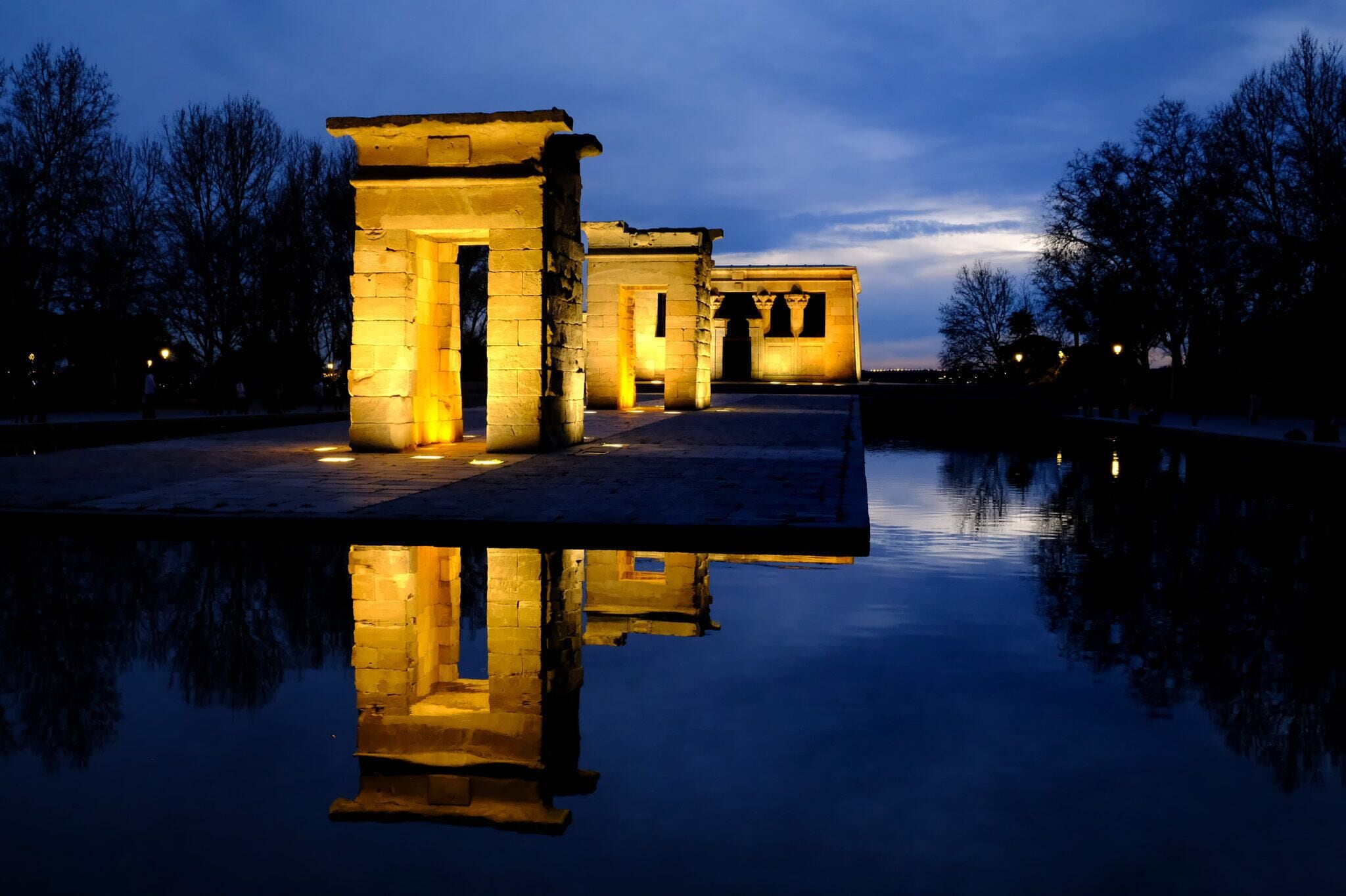 500px provided description: One of the best view of Madrid. [#sunset ,#reflection ,#monument ,#Madrid ,#Egyptians ,#Templo Debod]