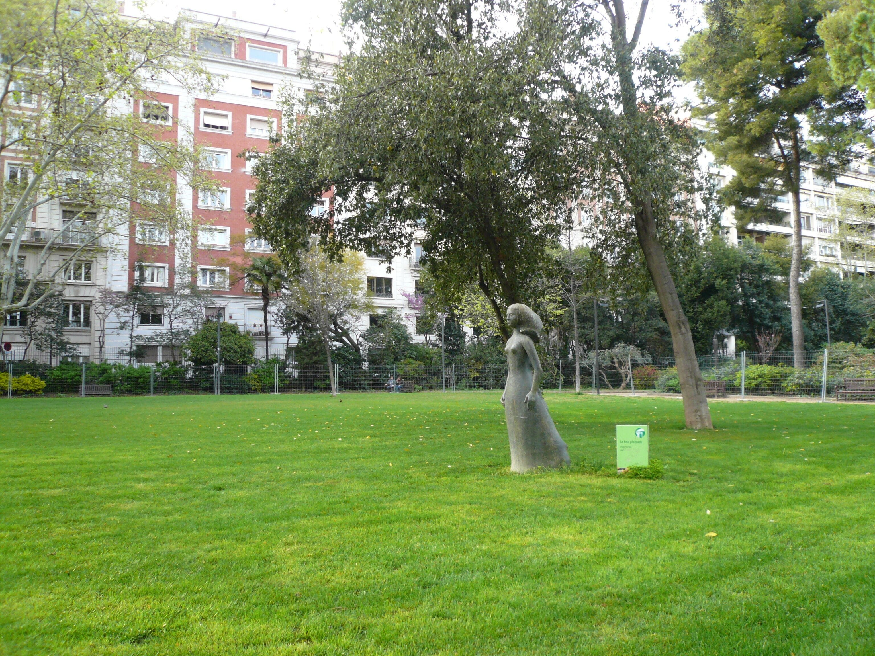 This is a photo of public art indexed in the cataloge Art Públic of Barcelona (Spain) under the code number