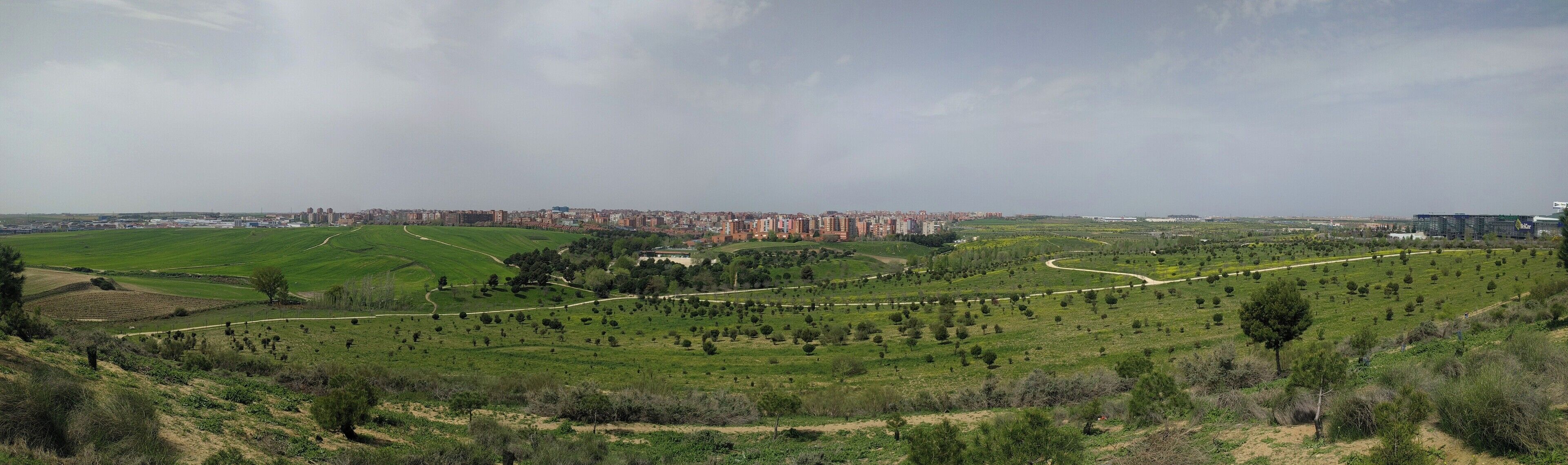 Panorámica de Bosque Sur (Fuenlabrada, Madrid, España) desde el mirado de las roturas del Culebro