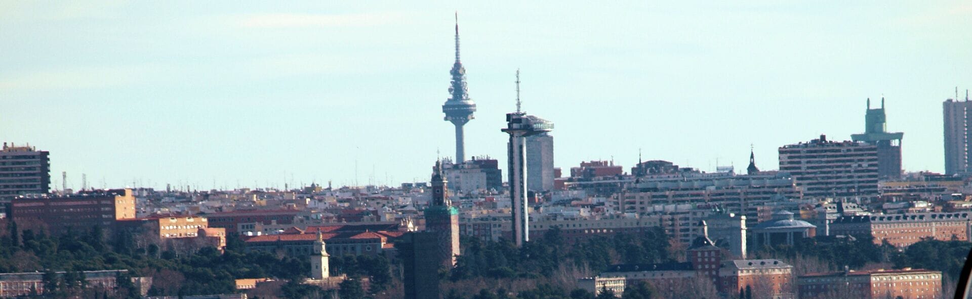 View of Madrid (Spain), from M-40 orbital motorway to the east.The telecommunications tower Torrespaña is on the other side of the city.