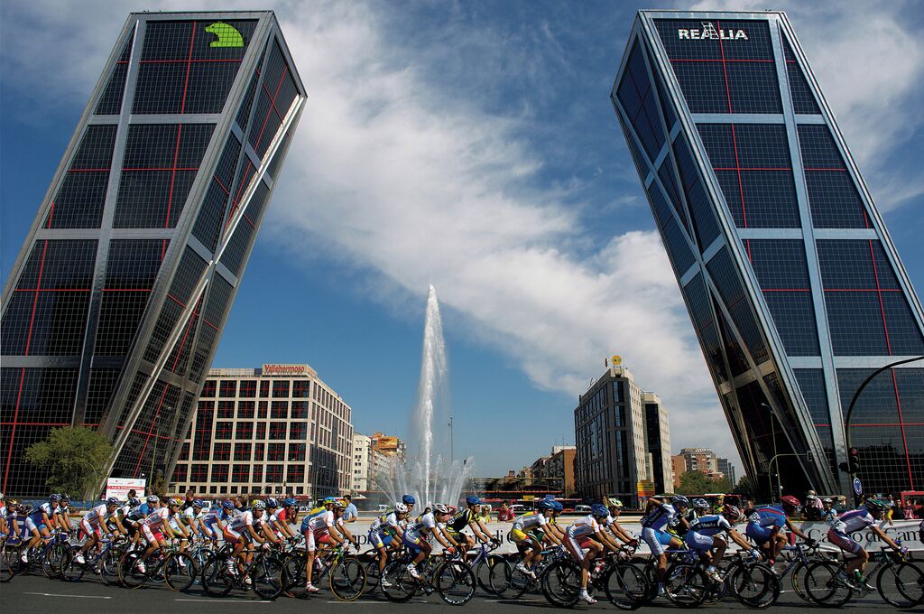 Kio Towers es.wikipedia.org/wiki/Torres_KIO This photograph can be used for publications, including this copyright statement: “©PromoMadrid, author Max Alexander”. Esta fotografía puede usarse en publicaciones, incluyendo la declaración “©PromoMadrid, autor Max Alexander”.