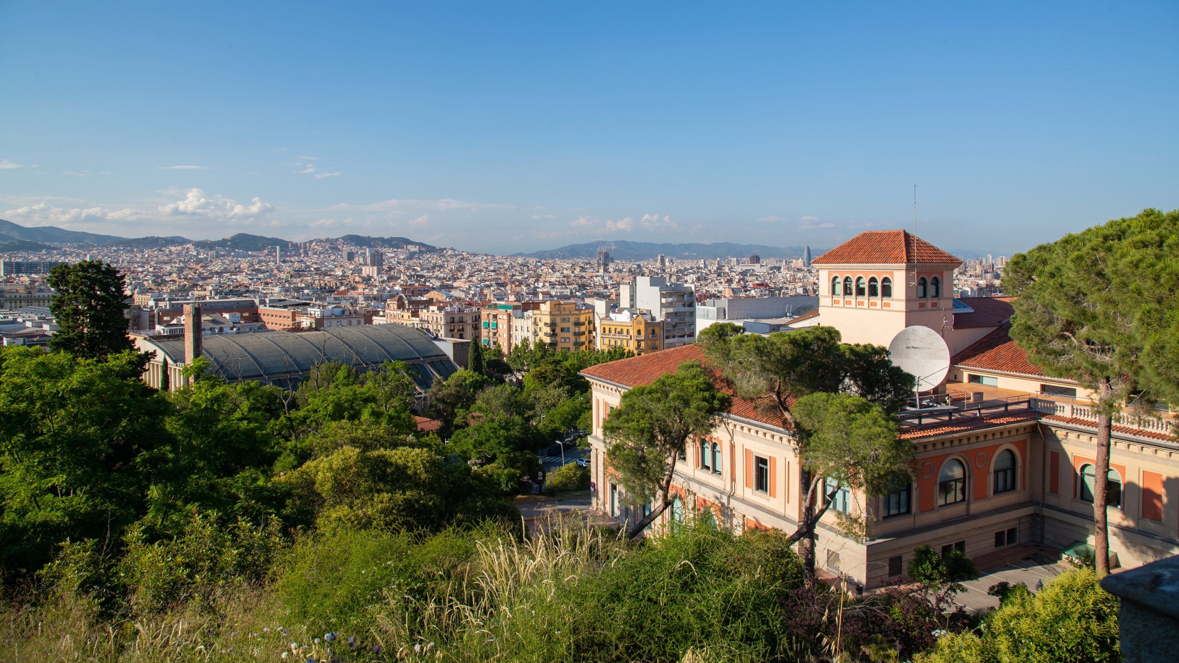 Sants-Montjuic showing a city and landscape views