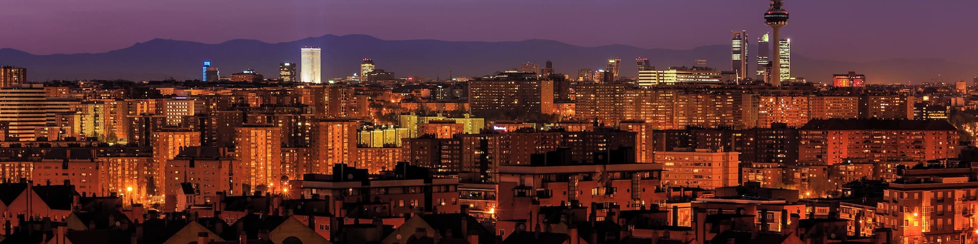 Torrespaña y el skyline de Madrid vistos desde el cerro del tío Pío.