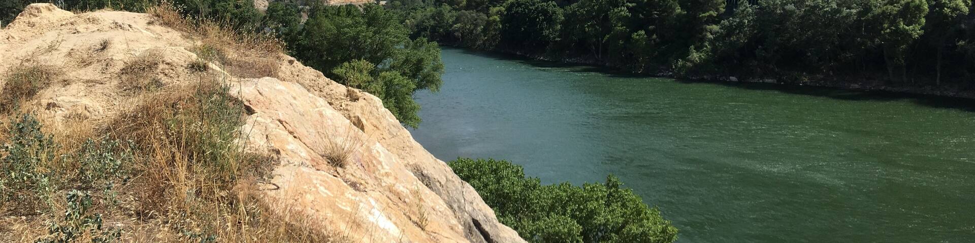 El pas de l'Ase és un congost del riu Ebre