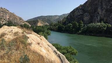 El pas de l'Ase és un congost del riu Ebre