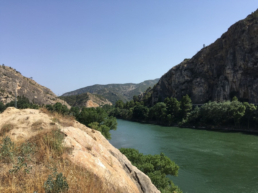 El pas de l'Ase és un congost del riu Ebre