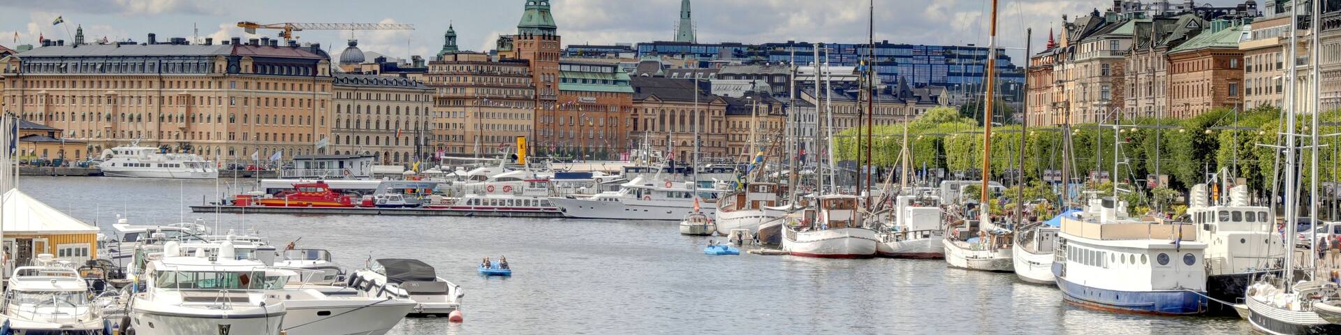 ile de Djurgarden et les quais de la ville de Stockholm en Suède