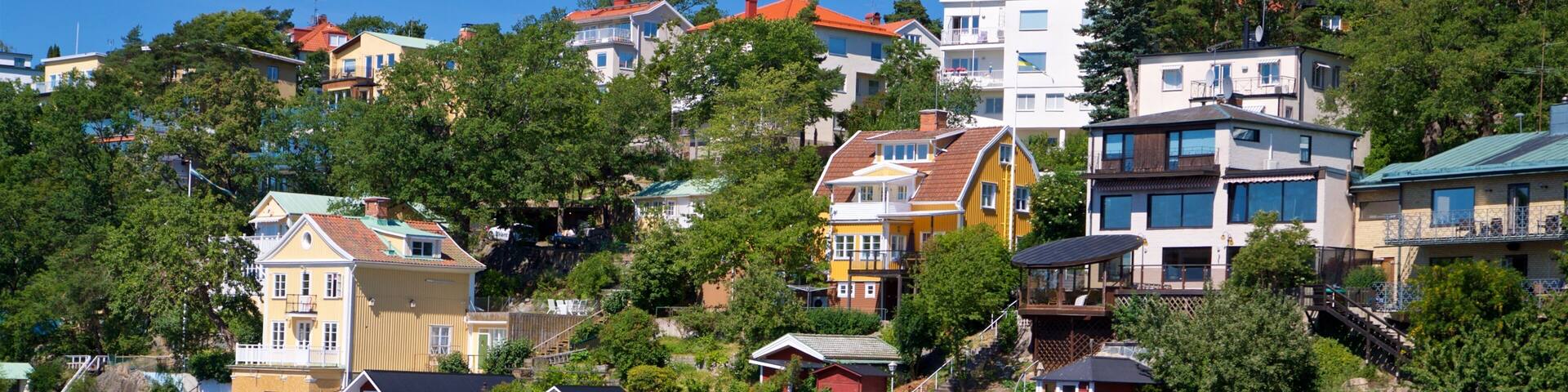 Drottningholm which includes a small town or village and a lake or waterhole