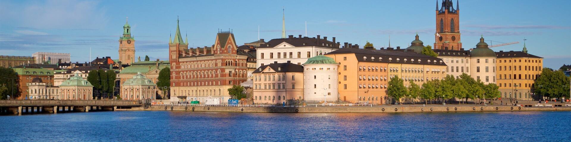 Riddarholmen which includes a city and a bay or harbor