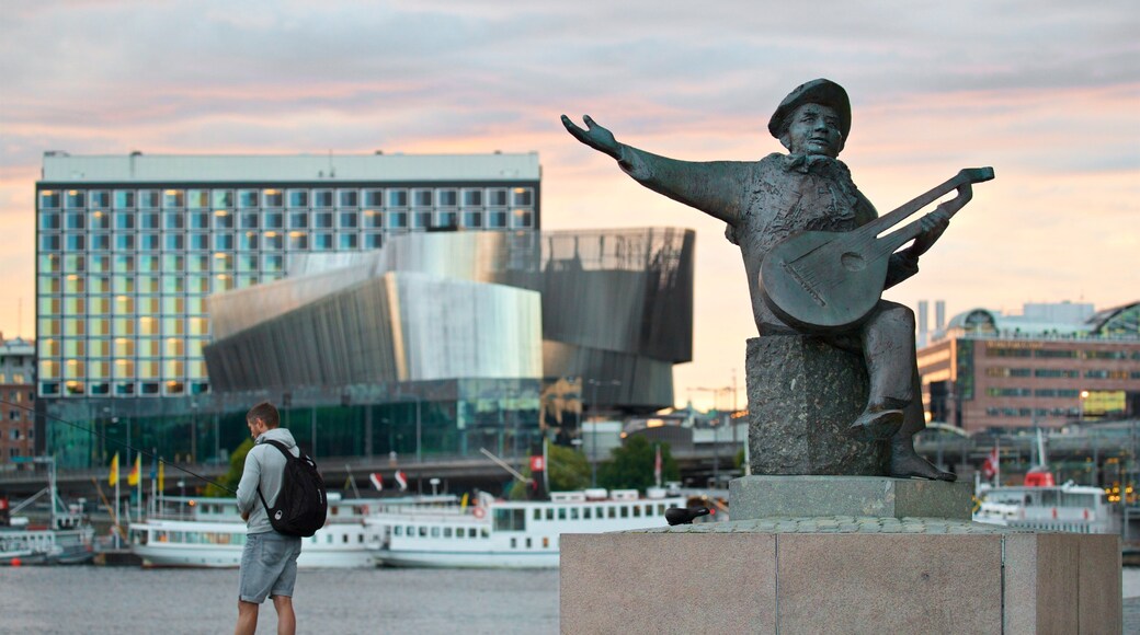 Riddarholmen showing a statue or sculpture and outdoor art as well as an individual male