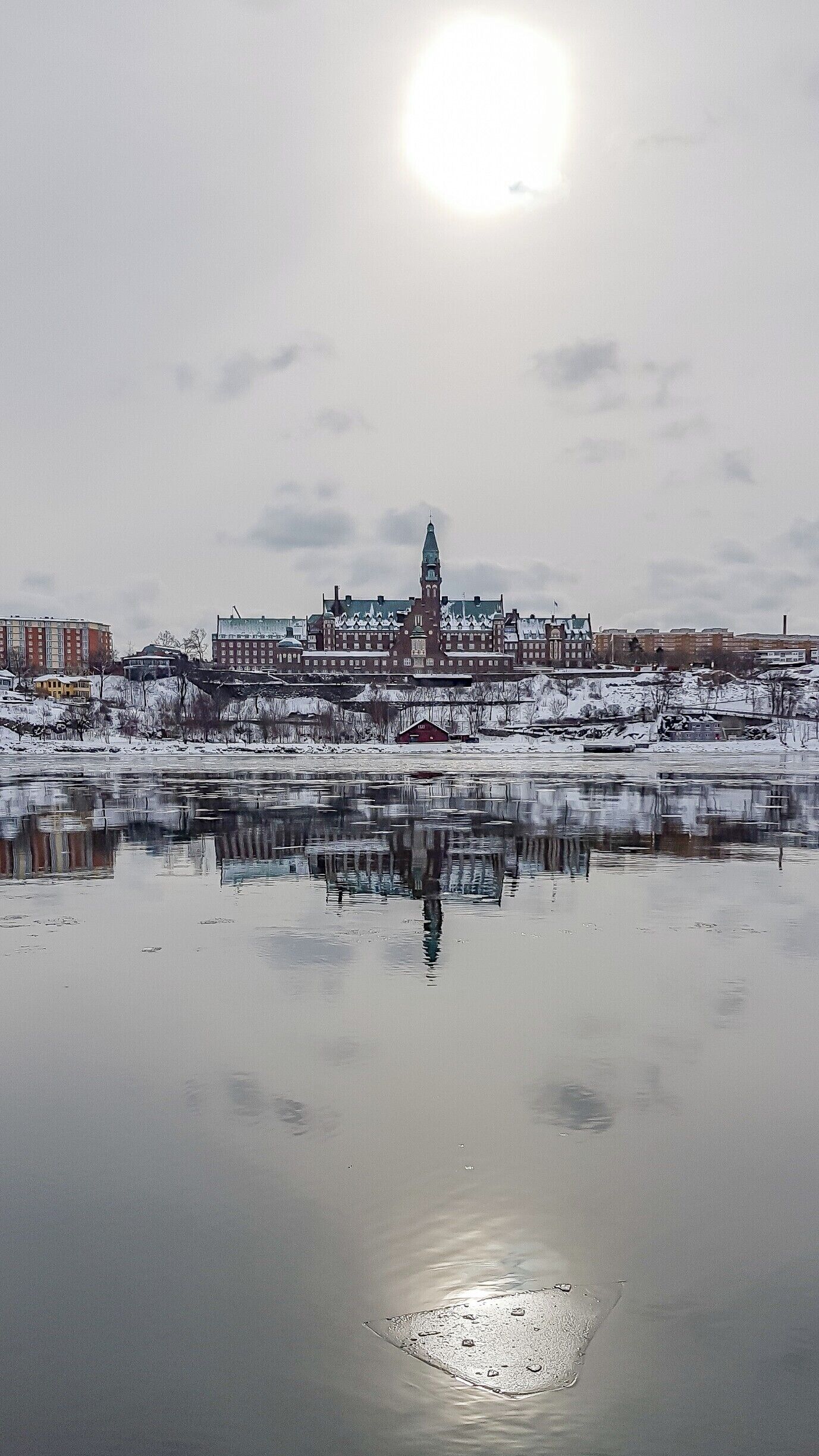 Danvikshem is a retirement home in Nacka on Finnboda farm between Henriksborg, Danvikstrand, Saltsjön, Finnboda and Vilans school. The activity as a retirement home can be traced back to the 1551 settled and 1915 finally closed Danviken Hospital at Danviken.