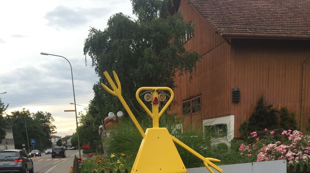 Found this guy waving at passing cars