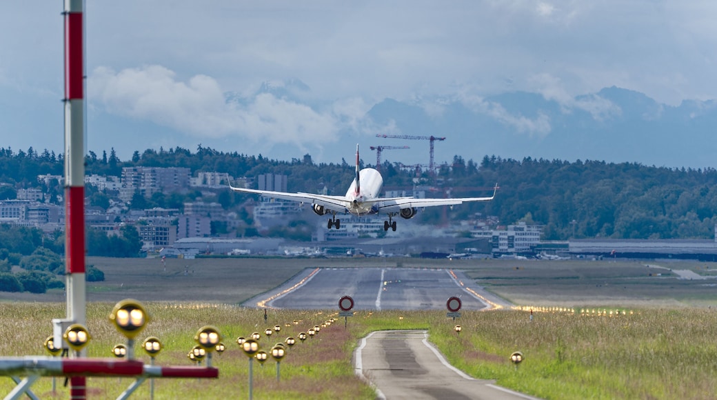 British airplane landing at Swiss airport Zürich Kloten on a cloudy spring morning. Photo taken May 28th, 2024, Kloten, Switzerland.