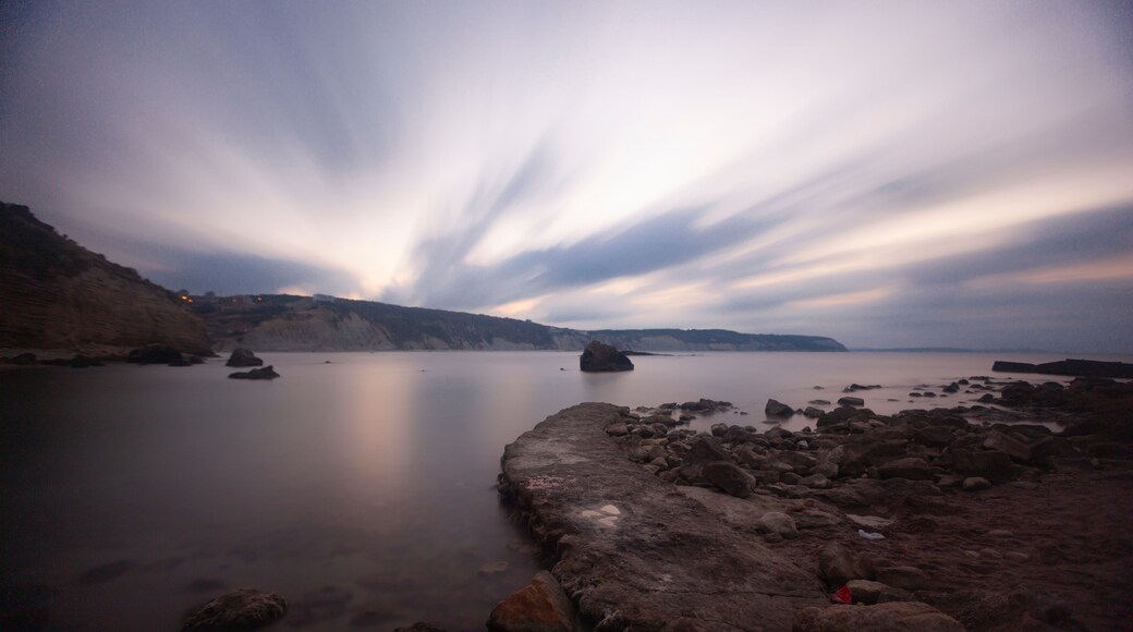 Karaburun, which is connected to the Arnavutköy district of Istanbul province, is a coastal town located 25-30 km from the entrance of the Istanbul Bosphorus.