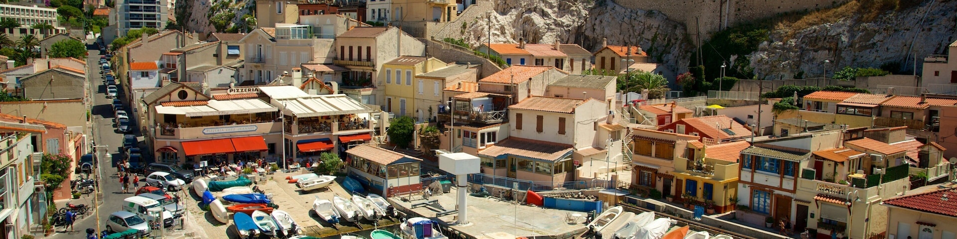 Marsella mostrando un hotel, una ciudad costera y arquitectura patrimonial