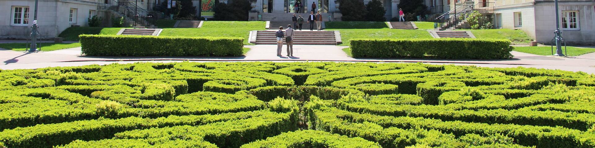(Parc de Montsouris) Boulevard Jourdan The International House was funded through a donation from the American philanthropist John D. Rockefeller Jr. Having devoted part of his fortune to restore the castles of Fontainebleau and Versailles, he was interested in the Cité Internationale. The idea was to build a common space to all the houses to encourage meetings and mixing. Arch. John Frederick Larson 1933-36.