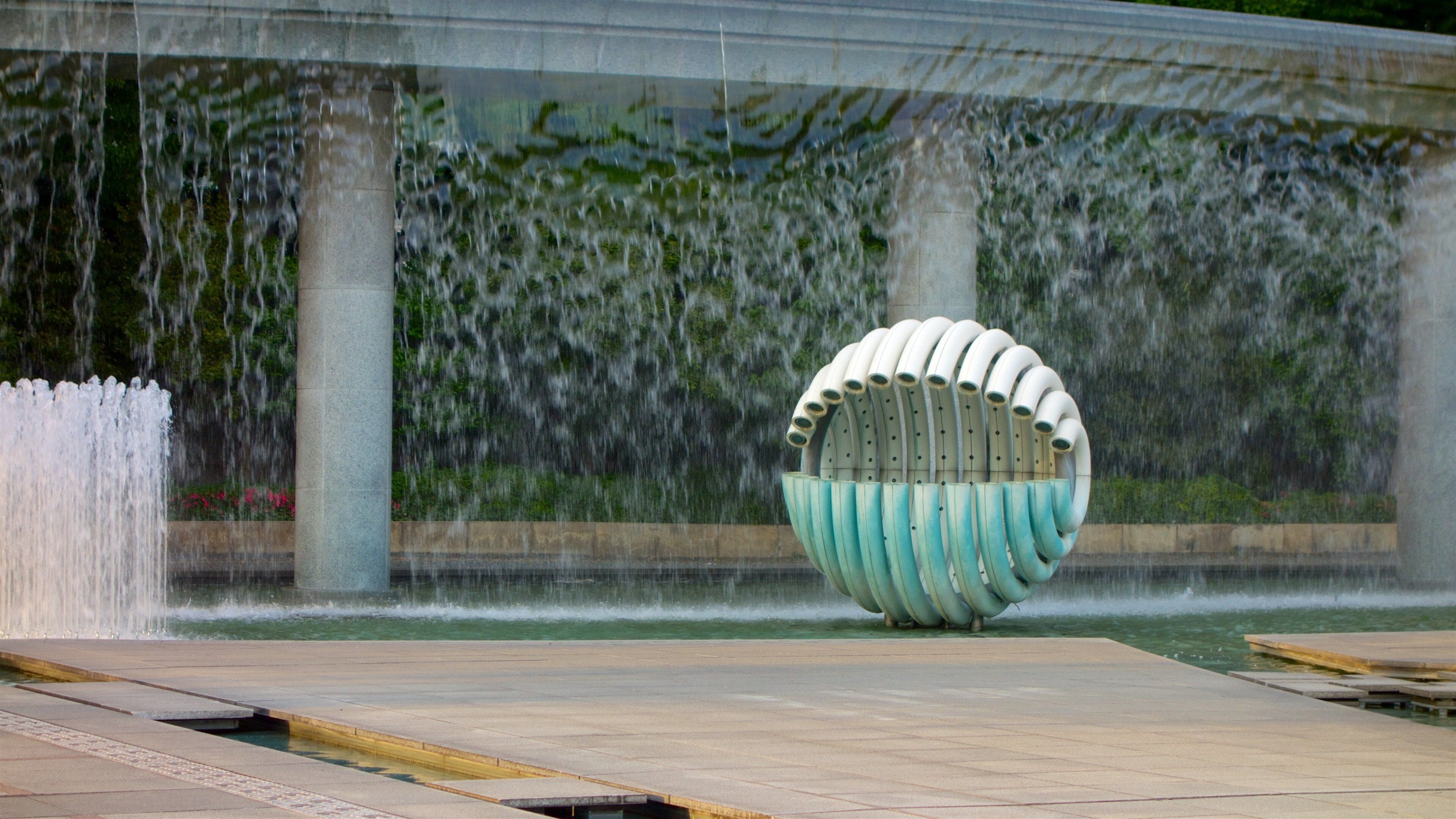 Tokyo featuring outdoor art and a fountain