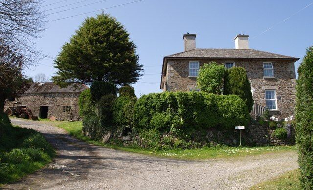 Barton House, Chillaton An attractive house on the outskirts of the village, overlooking the road to Lifton.