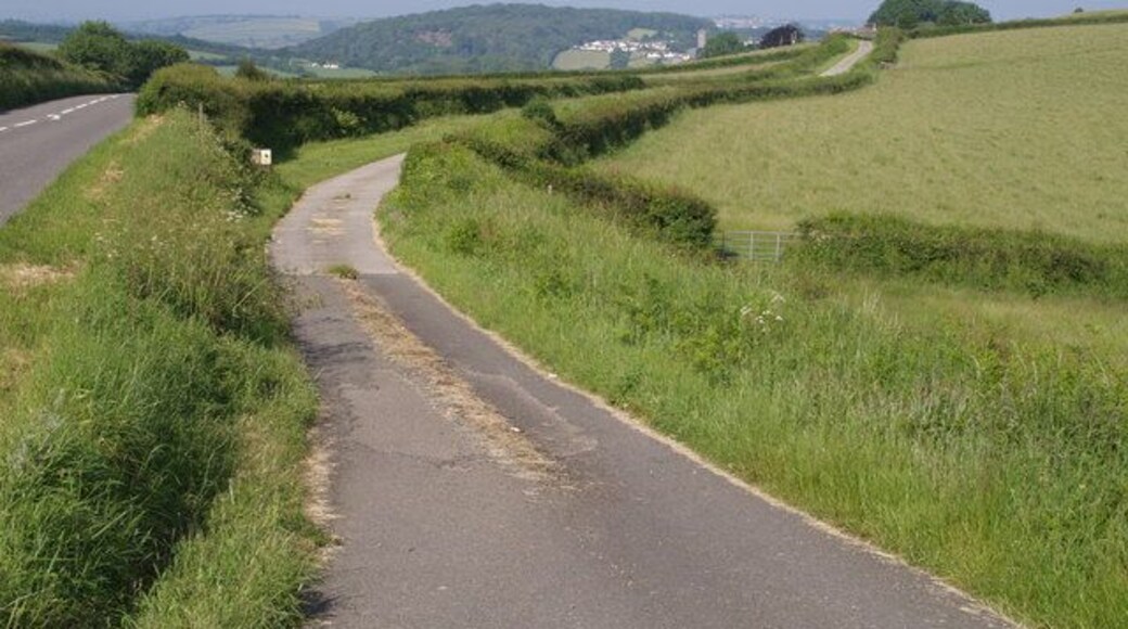 Routes to Lifton On the left is the former A30; on the right, Stowford Bridleway 11 climbs towards Castle Farm. Lifton Wood and the church tower are about 2 kilometres away.