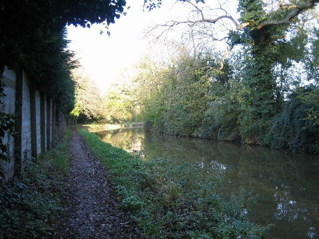 Oxford Canal looking north east.