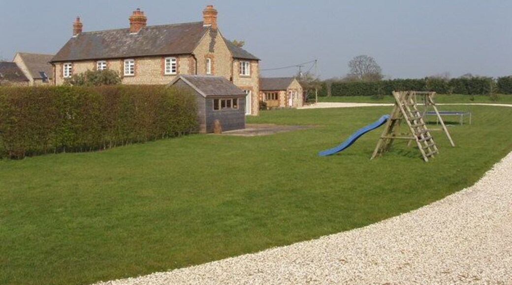 New Barn Farm, Weston on the Green The line of the public footpath is across the grass between the play equipment and the house - I walked discreetly round the drive.