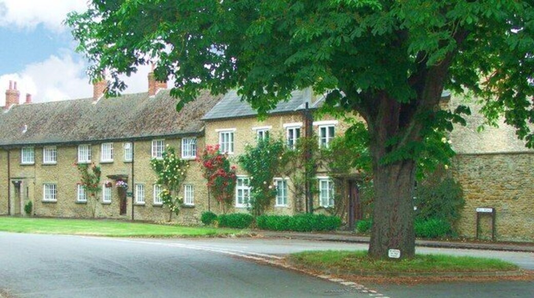 Three roads join in Stratton Audley Stoke Lyne Road meets Mill Road at the junction with Launton Road from the right beneath the chestnut tree