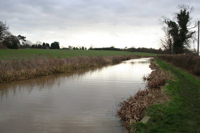 Cuckoo Way The Cuckoo way footpath and Chesterfield canal by Gray's Bridge at Clayworth