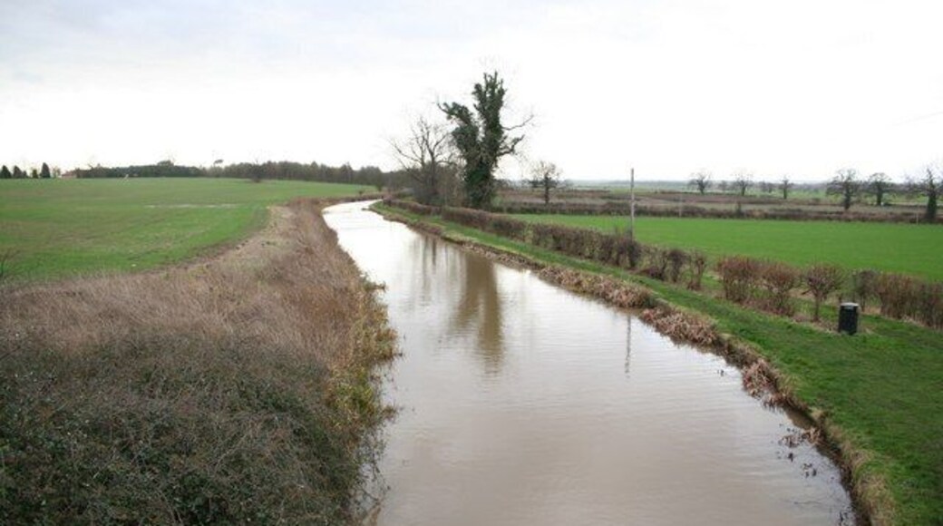 Chesterfield Canal Looking south from Gray's Bridge at Clayworth