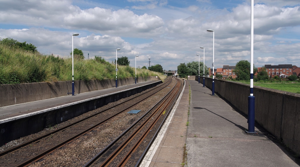 Looking east along the platforms at Retford (low level) railway station.