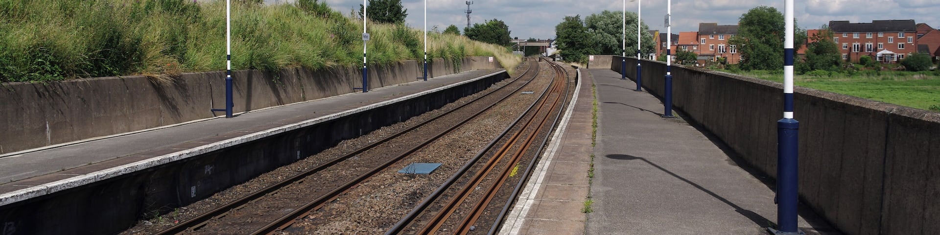 Looking east along the platforms at Retford (low level) railway station.