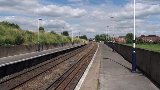 Looking east along the platforms at Retford (low level) railway station.