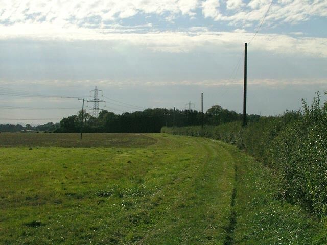 Footpath 22dBo from Green Barn Seen from fields behind houses by 252650.