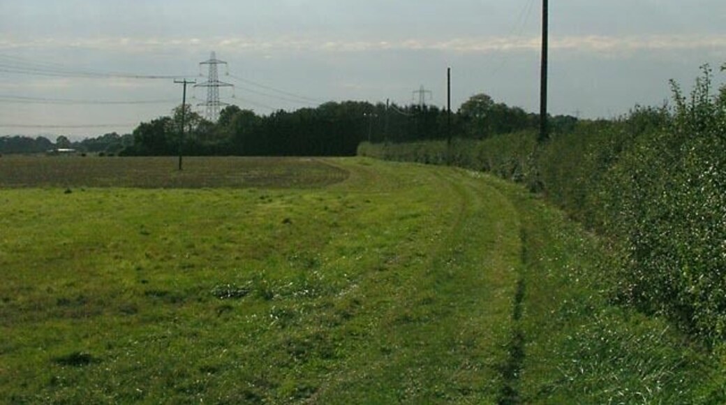 Footpath 22dBo from Green Barn Seen from fields behind houses by 252650.