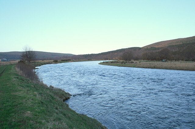 Downstream opposite Lower Arndilly. A salmon fisher is seen as a small dot by the far river bank in the distance.