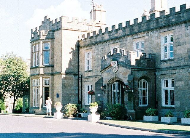 Dunkenhalgh Hotel, nr Rishton. Former Elizabethan mansion in 16 acres gardens and woodland. Was owned by Petre family. Much altered in 19thC. Name possibly derived from Scottish raider Duncan??