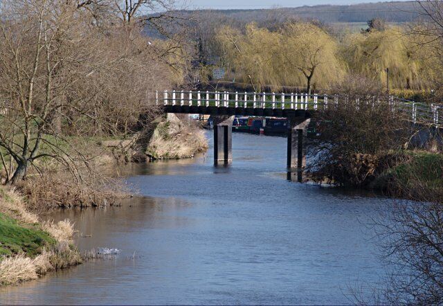 Footbridge over the River Soar This bridge carries the towpath from New Cut across the original course of the Soar near Kegworth.
