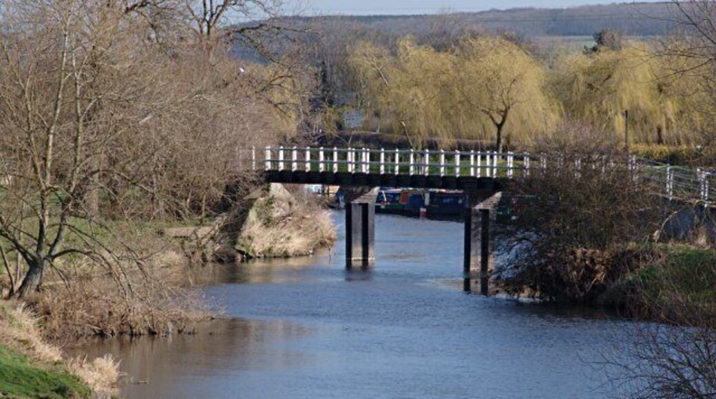 Footbridge over the River Soar This bridge carries the towpath from New Cut across the original course of the Soar near Kegworth.