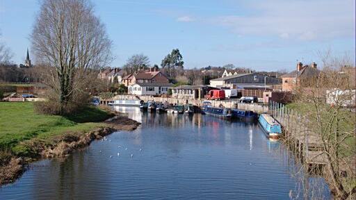 Moorings on the River Soar at Kegworth Note the flood moorings to the left. Boats can remain safely tied-up even with severe flooding.