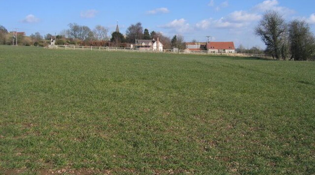 Wixford church house and church. Looking east from the footpath from Wixford. The timber framed houses are near the eastern edge of this square with the church beyond straddling the boundary with the next square to the east.