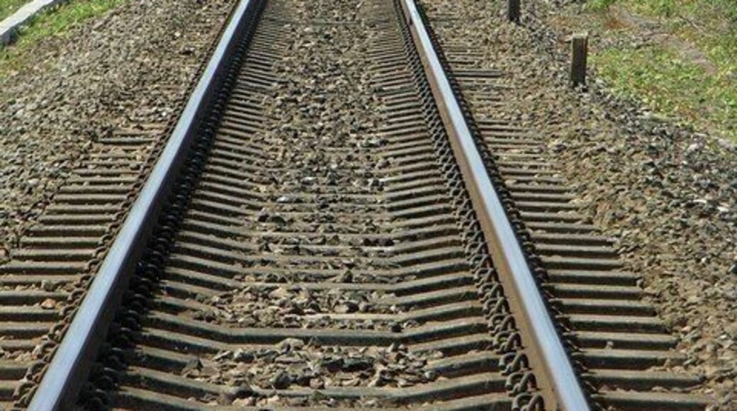 Looking West Looking towards Evesham from Blackminster level crossing.