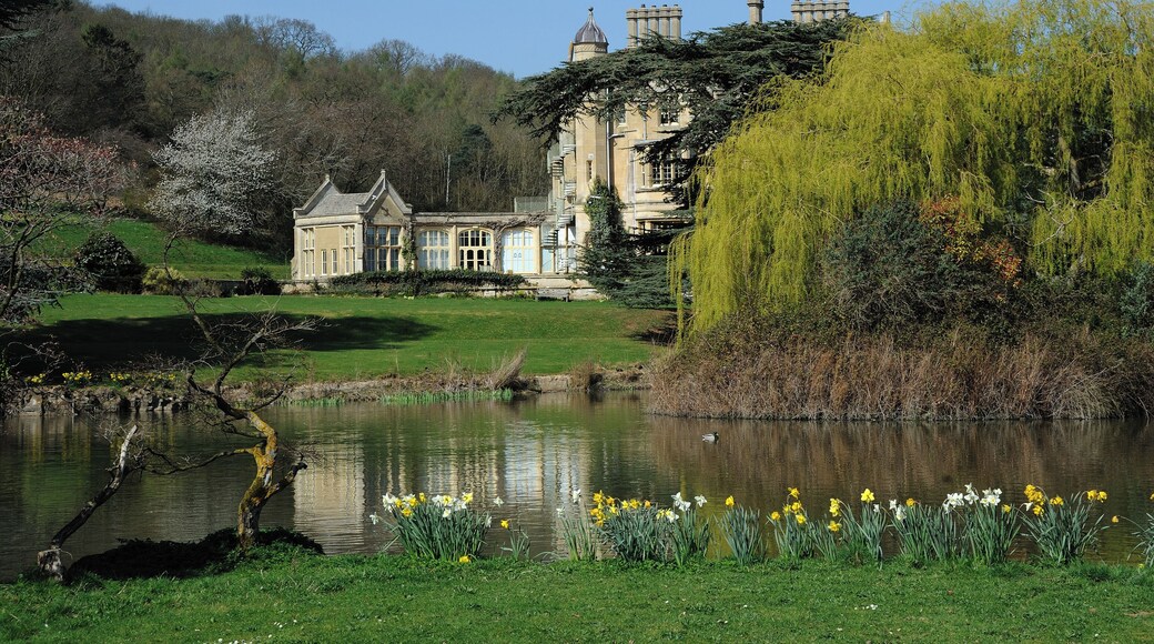 Dumbleton Hall was built mid 19th century using Cotswold stone, and became home to the Eyres family.